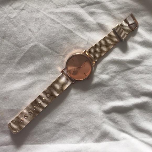 A gold wrist watch - Picture 1 of 2